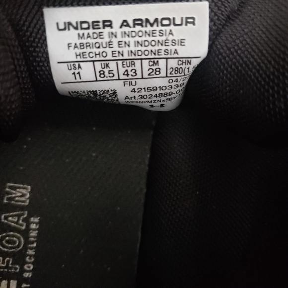 Under Armour running shoes - Picture 5 of 8